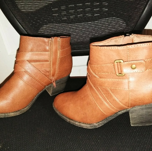 🍁🍂Payless Camel Leather Booties 👢 - Picture 5 of 8